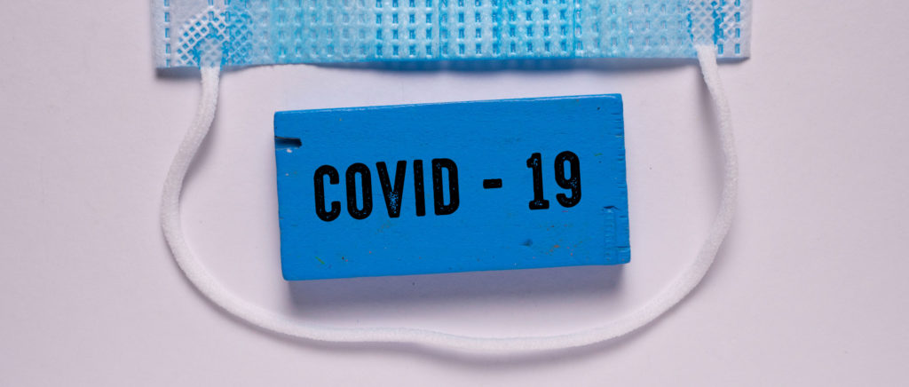 Один сопровождающий в связи с Covid-19